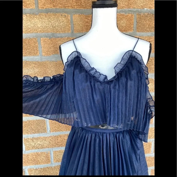 La Maison Talulah Pleated Wonder belted size xs - Picture 5 of 12